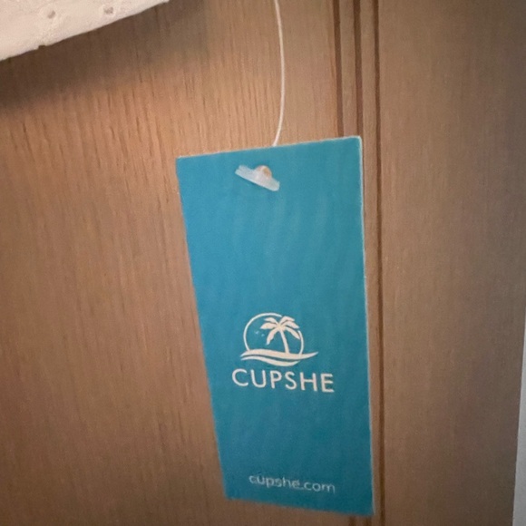 NWT Sleeveless Top (V-Neck) - Picture 3 of 3